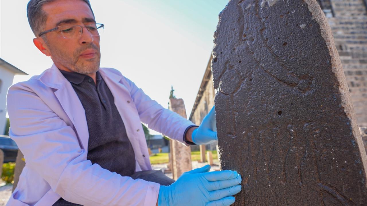 "Oldukça güzel, her döneme ait mezar taşlarımız var"