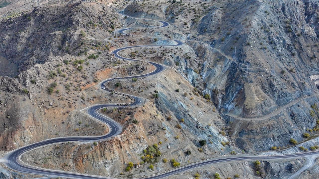 Göçerler 3 bin rakımlı yaylalardan kışlaklara dönüyor