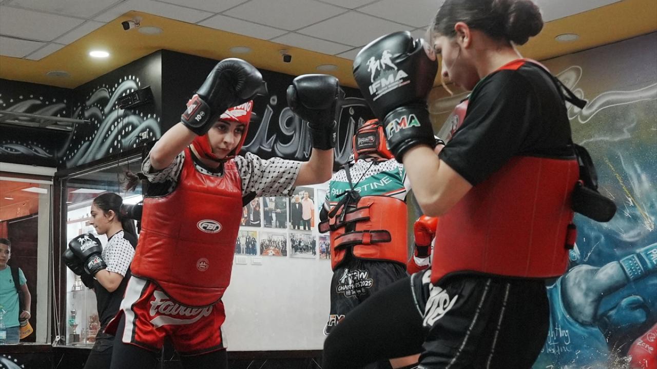 "İşgal altında başarılı bir nesil yetiştirmek zor"