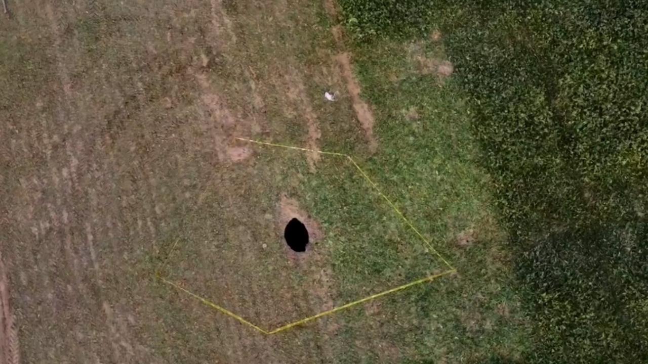 Aksaray'da pancar tarlasında yeni obruk oluştu