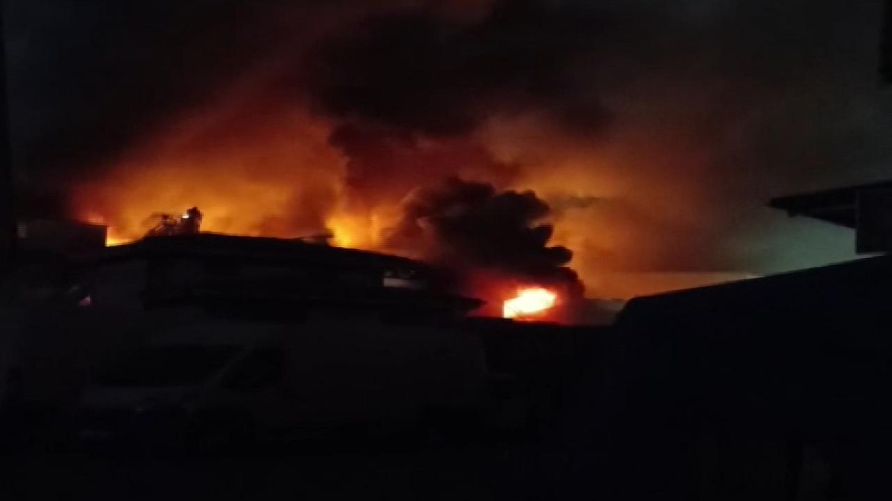 Adana'da bir iş yerinde yangın çıktı