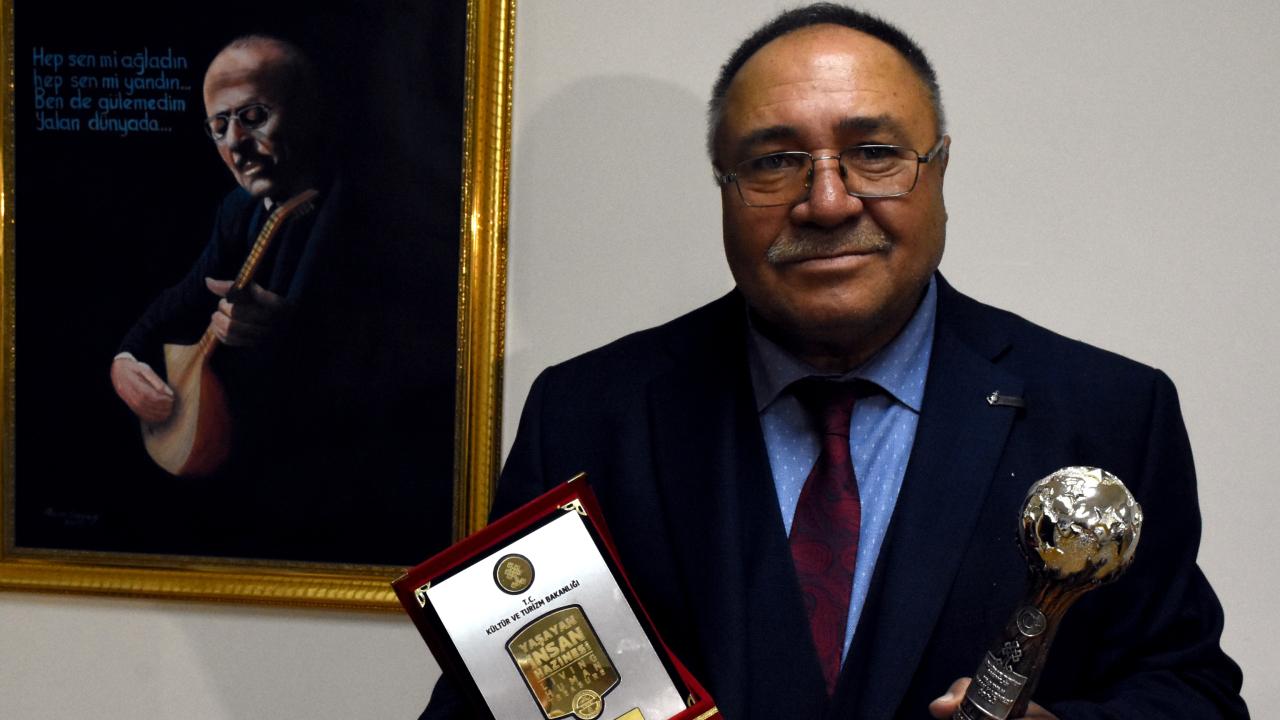 Yaşayan İnsan Hazinesi ödüllü davul ustası Adem Göçer hayatını kaybetti