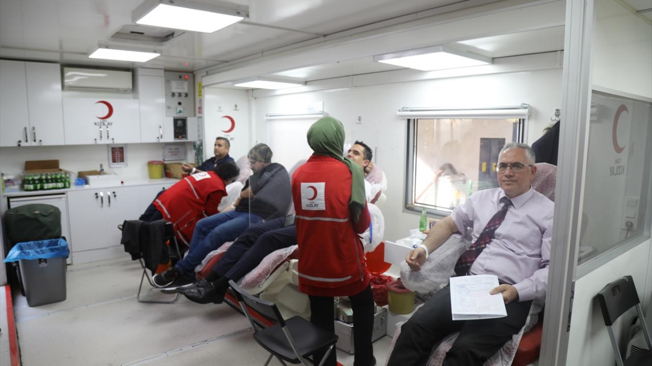 Ankara'da öğrenciler çağırdı, veliler kan bağışına geldi