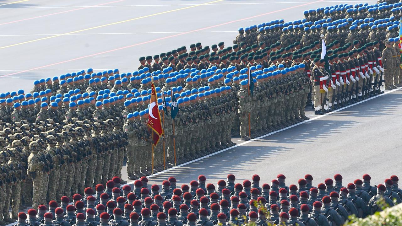 Azerbaycan, Karabağ Zaferi'nin 5. yılını askeri geçit töreniyle kutladı