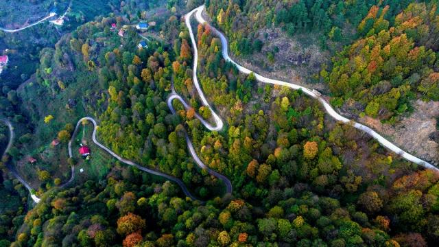Güzeldere Şelalesi Tabiat Parkı'nda sonbahar renkleri