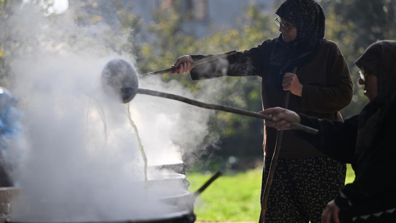 Devlet desteğiyle şeker kamışı eken kadın girişimci yılda 1 ton pekmez üretiyor