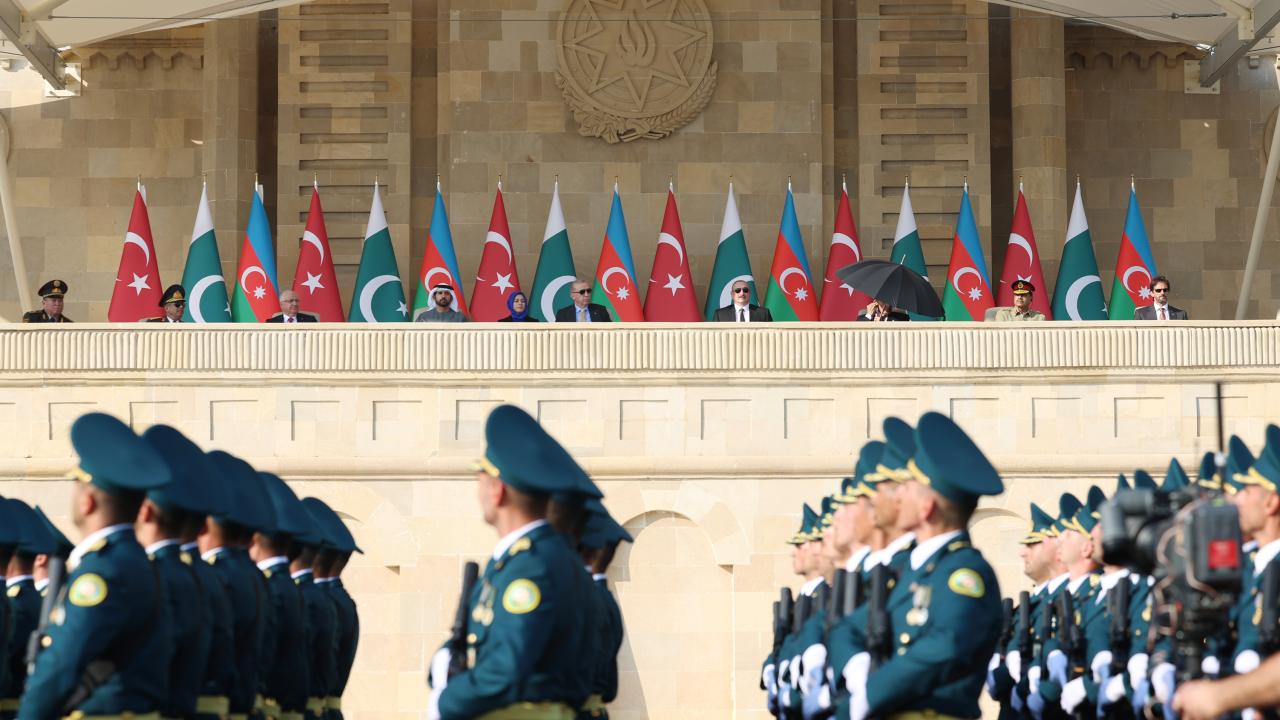 Cumhurbaşkanı Erdoğan, Azerbaycan’ın Zafer Günü Töreni’ne katıldı