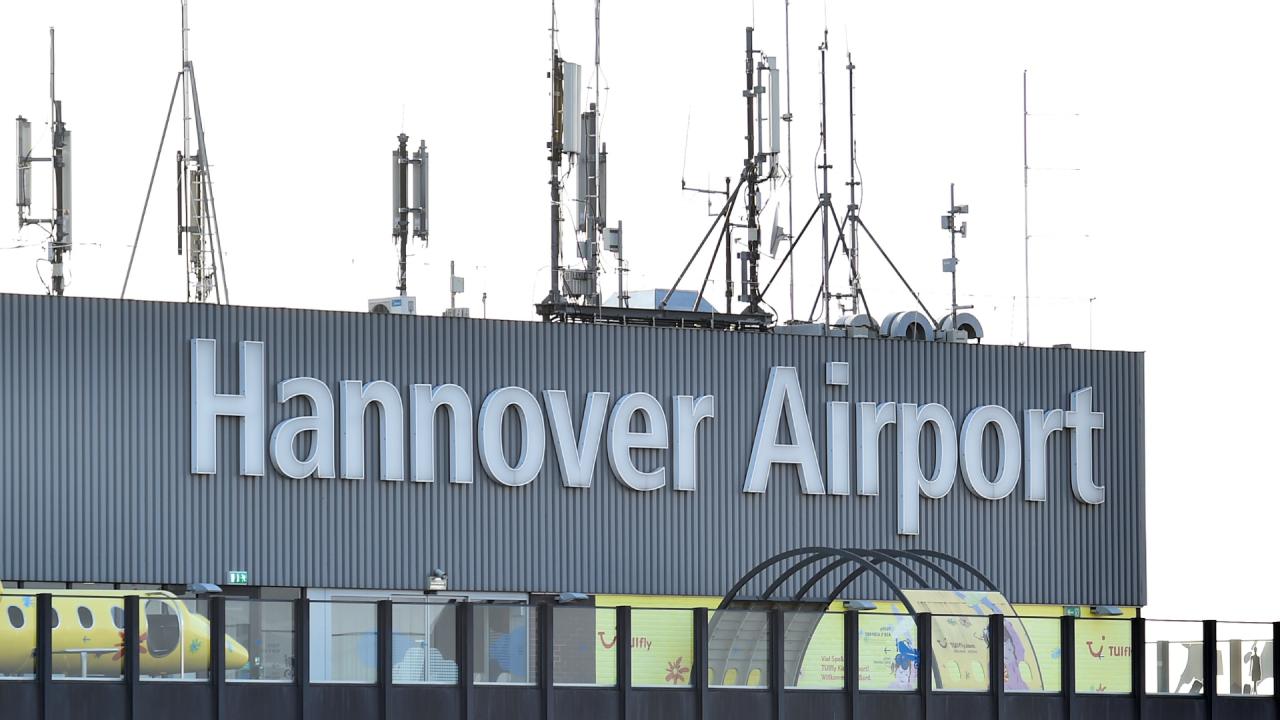 Almanya’da Hannover Havalimanı’nda görülen dron nedeniyle hava trafiği aksadı