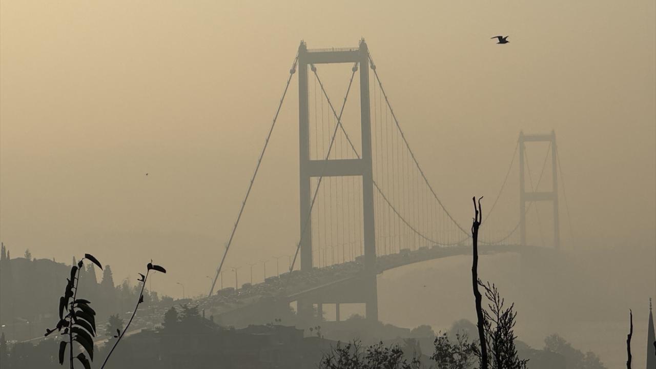 İstanbul'un bazı bölgelerinde sis etkili oluyor