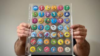 Oğluyla oynarken başlayan hobisi 65 ülkeden kapak koleksiyonuna dönüştü