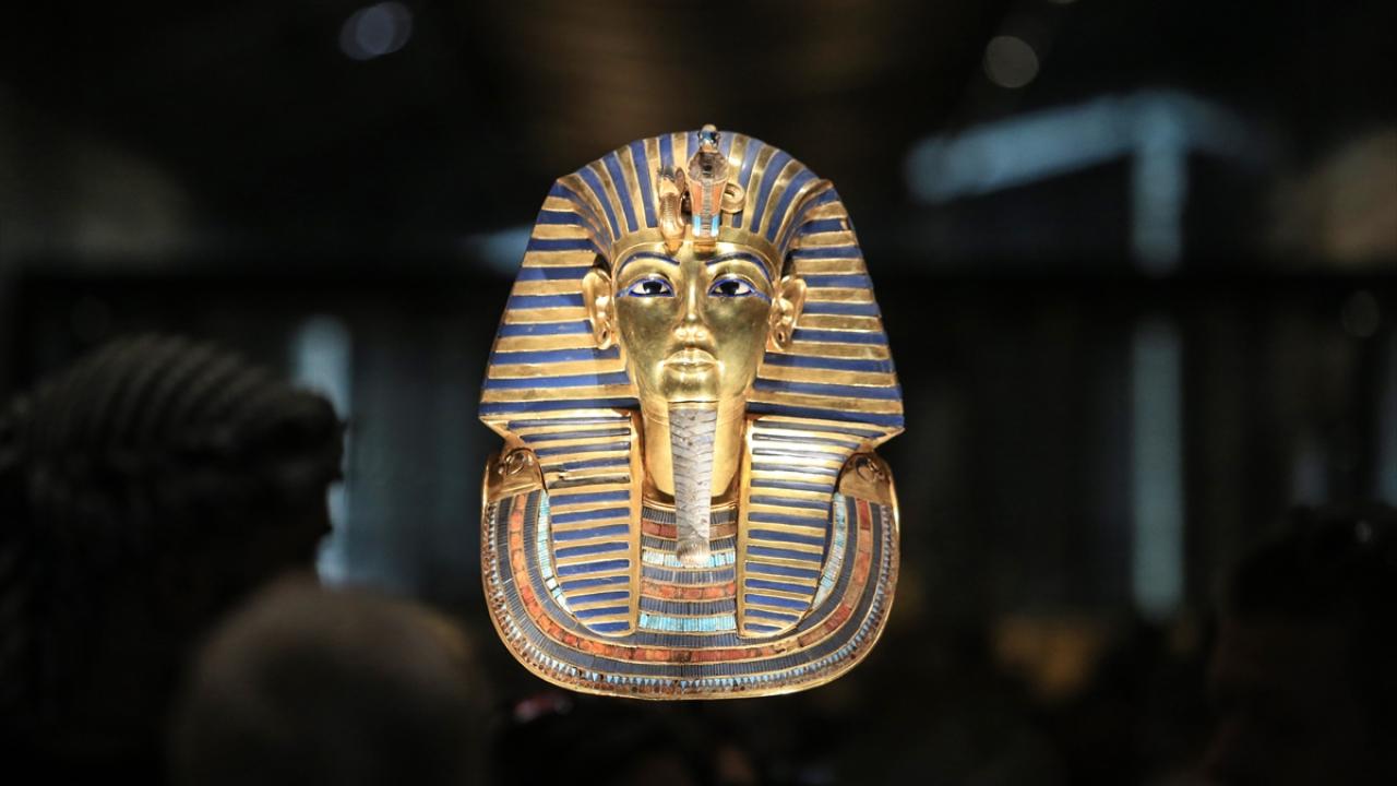 Büyük Mısır Müzesi'nde Tutankamon'un altından yapılmış tabutu sergilendi