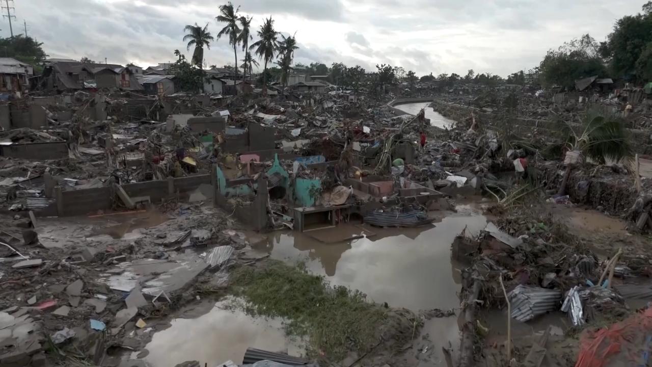 Filipinler'i tayfun vurdu: En az 114 ölü