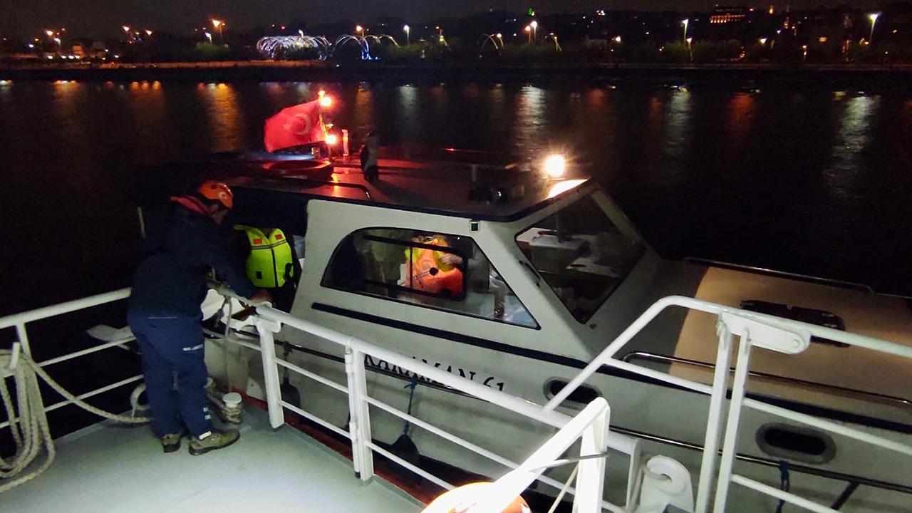 Marmara Denizi’nde sürüklenen teknedeki 4 kişi kurtarıldı