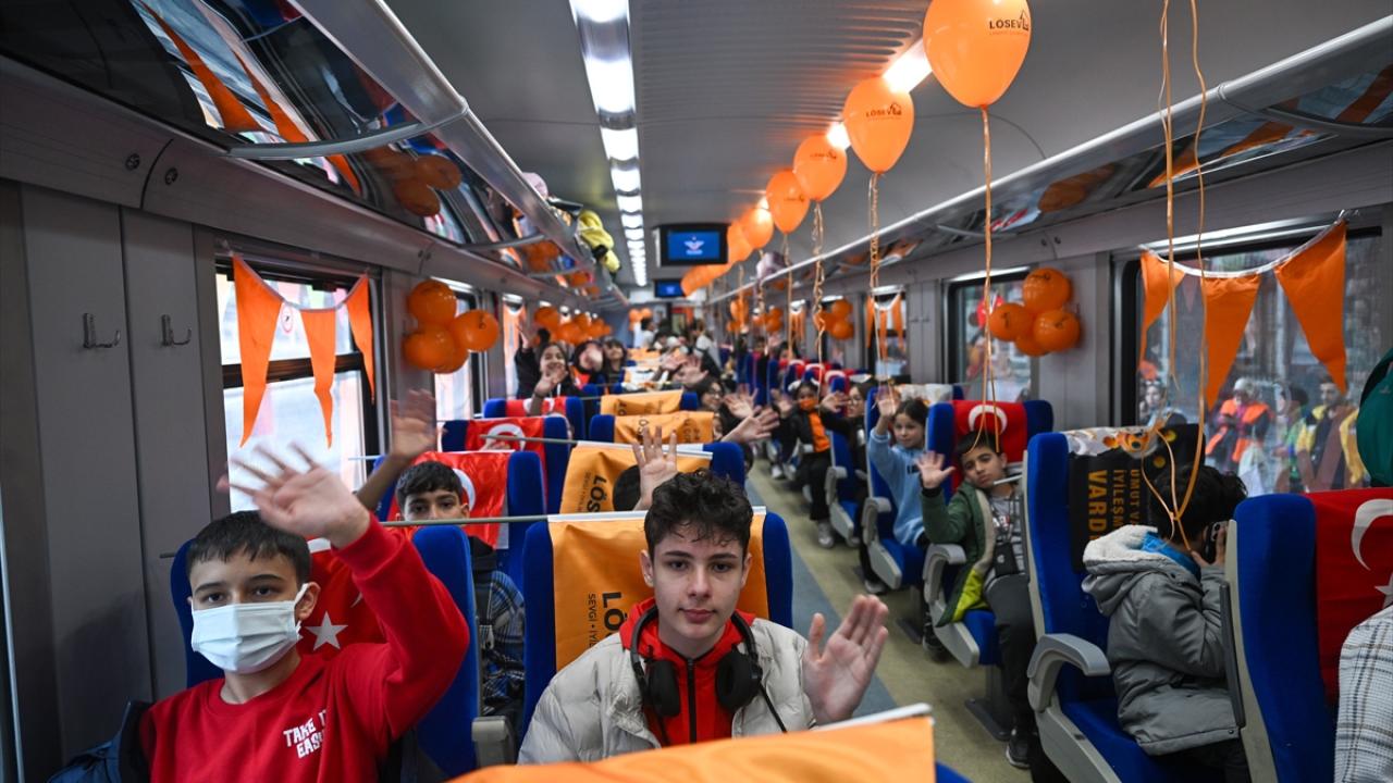 "Umut Treni" lösemili çocuklar için Ankara'dan Kayseri'ye yola çıktı