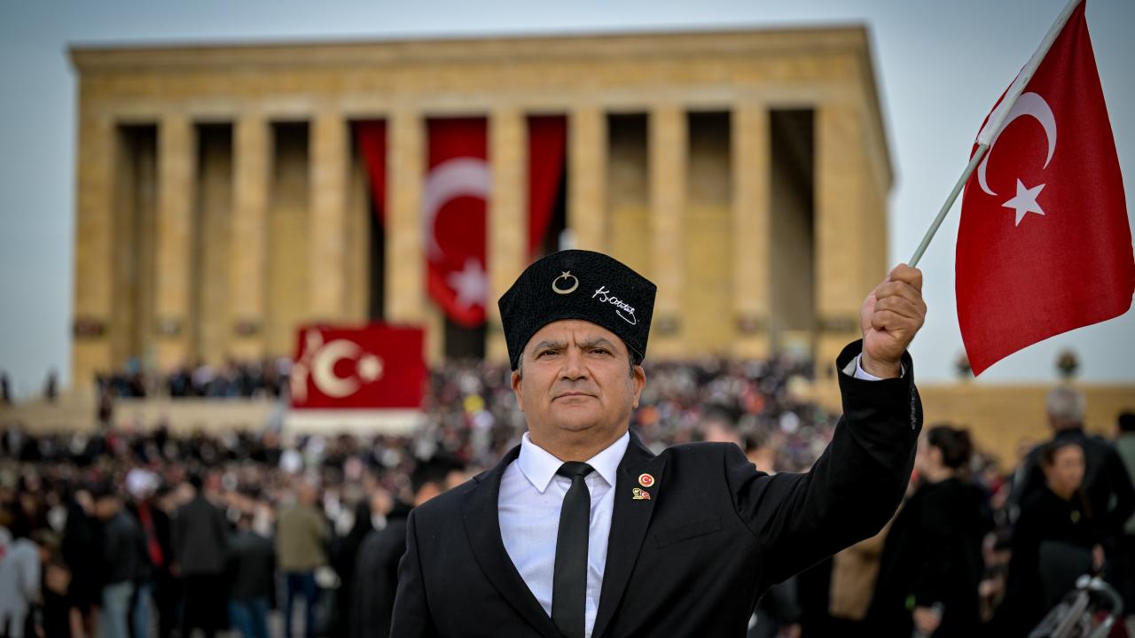 Anıtkabir 81 ilden gelen ziyaretçilerle dolup taştı