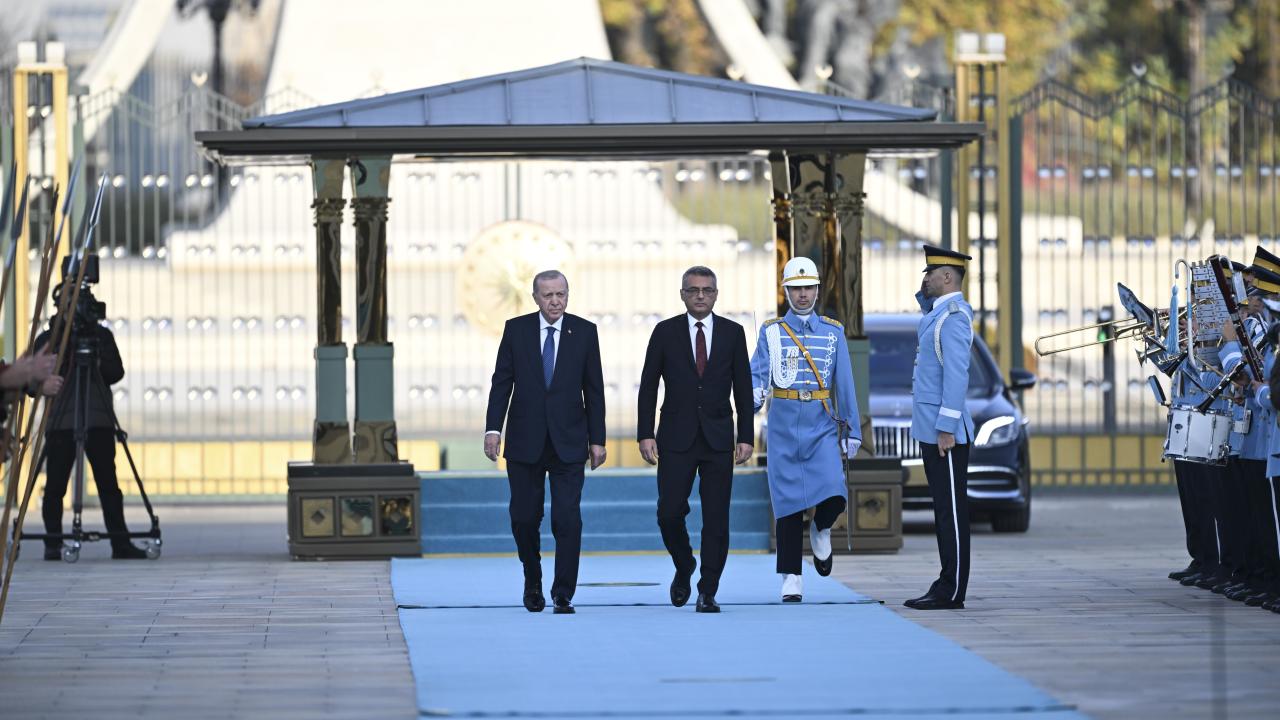 Cumhurbaşkanı Erdoğan, KKTC Cumhurbaşkanı Erhürman'ı resmi törenle karşıladı