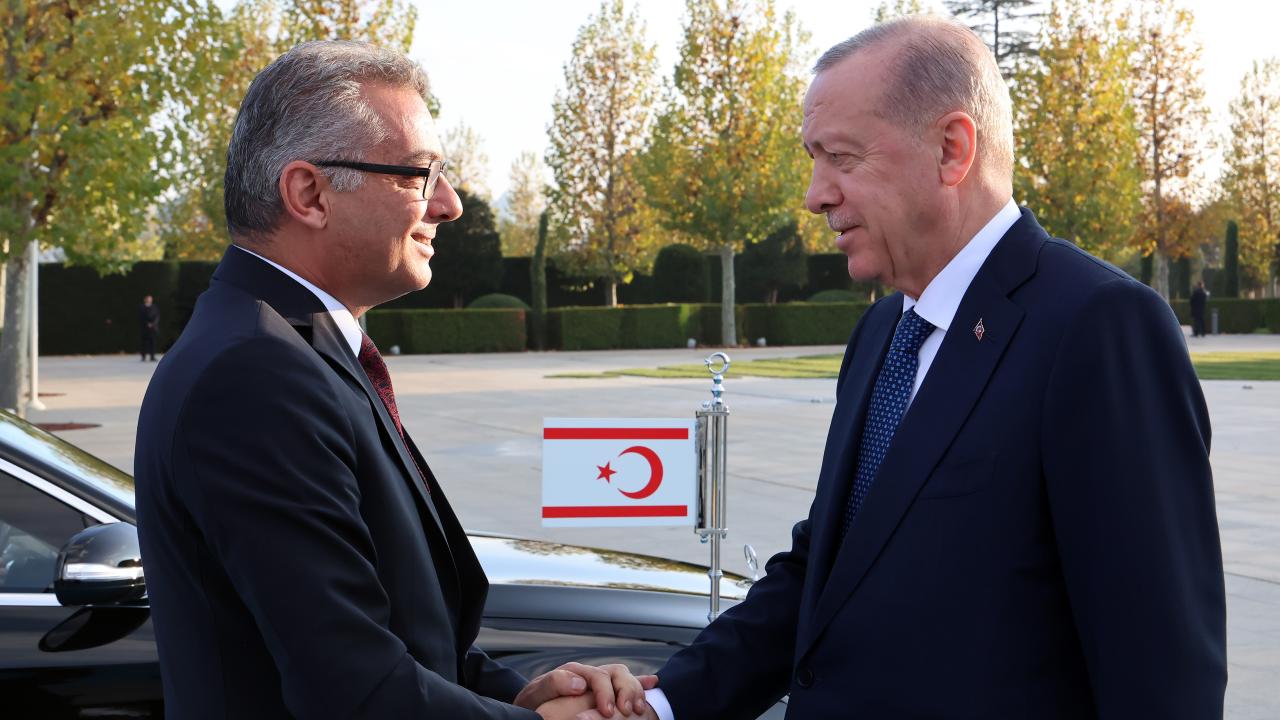 Cumhurbaşkanı Erdoğan, KKTC Cumhurbaşkanı Erhürman'ı resmi törenle karşıladı