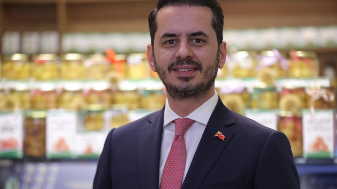 "Hepsi bir bebeği kundaklar gibi kundaklanıyor"