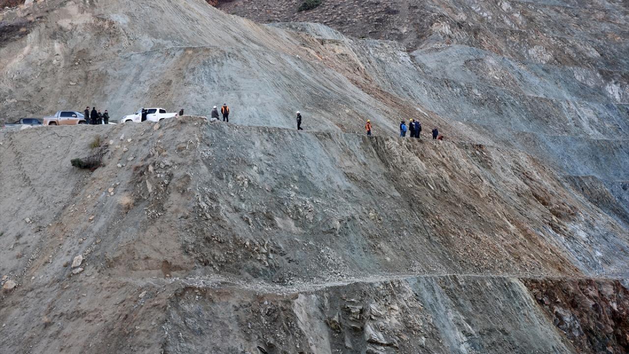 "Sahada zemin durmuyor"