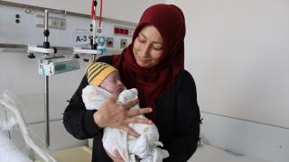 Akciğerlerine fazla kan giden bebek, riskli kalp ameliyatıyla solunum cihazından kurtuldu