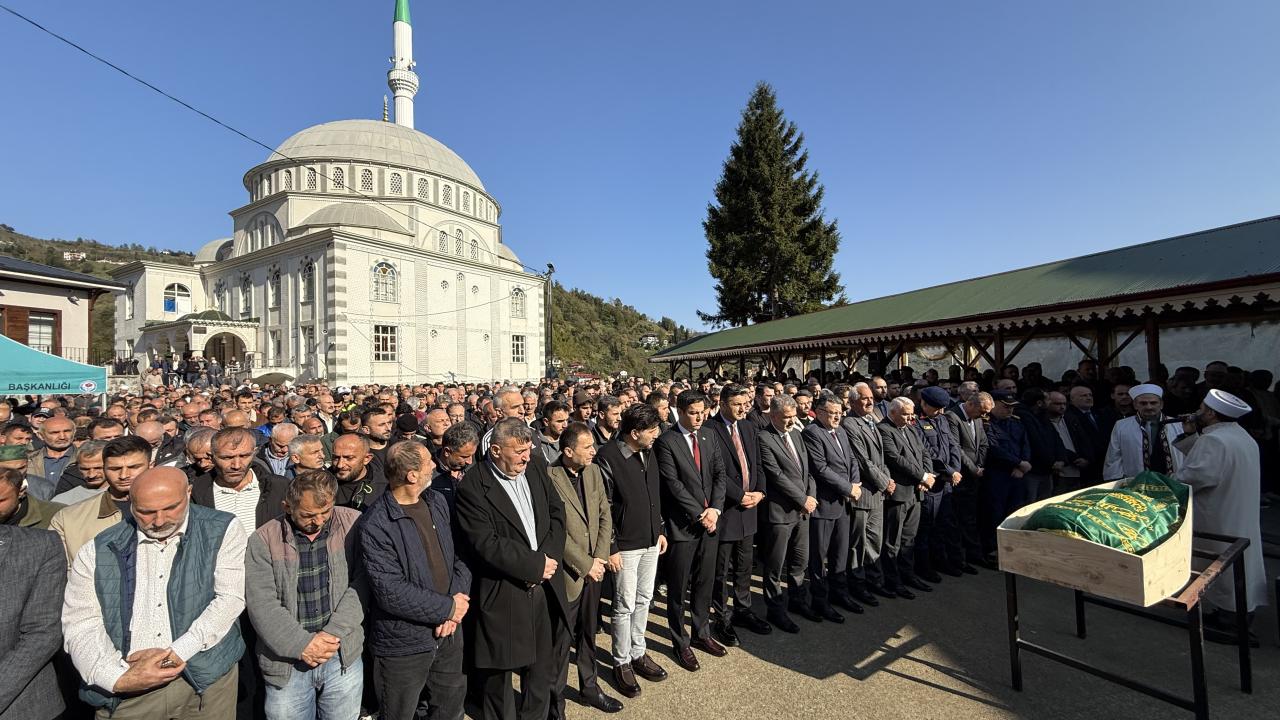 İstanbul’da metro inşaatındaki kazada hayatını kaybeden işçi cenazesi defnedildi