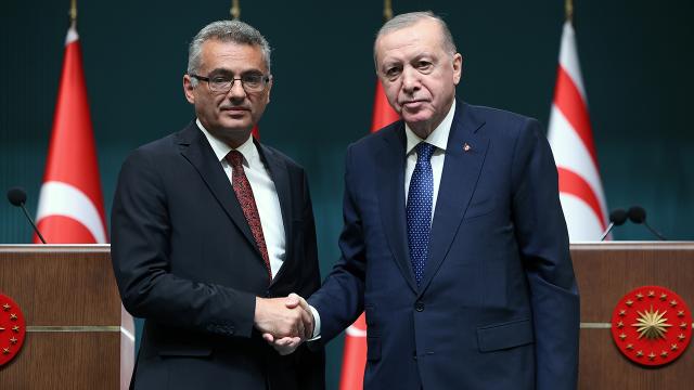 Cumhurbaşkanı Erdoğan'dan KKTC Cumhurbaşkanı Erhürman'a 'geçmiş olsun' telefonu haber görseli