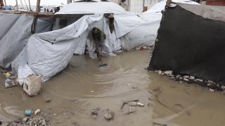 Gazze’de üç gündür etkili olan yağışlar, onlarca çadırı su altında bıraktı