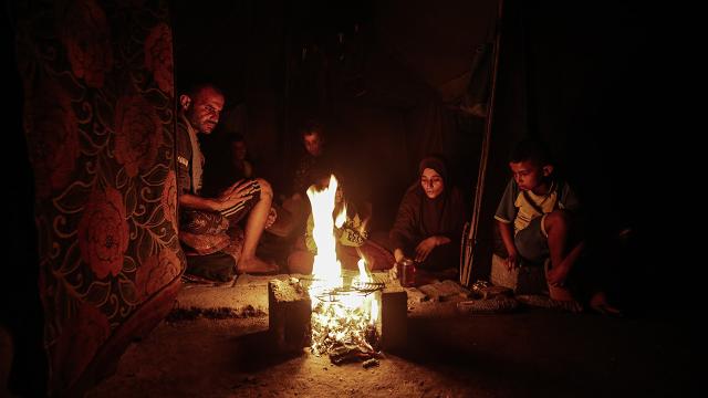 İsrail'in karanlığa gömdüğü Gazze'de günlük yaşam