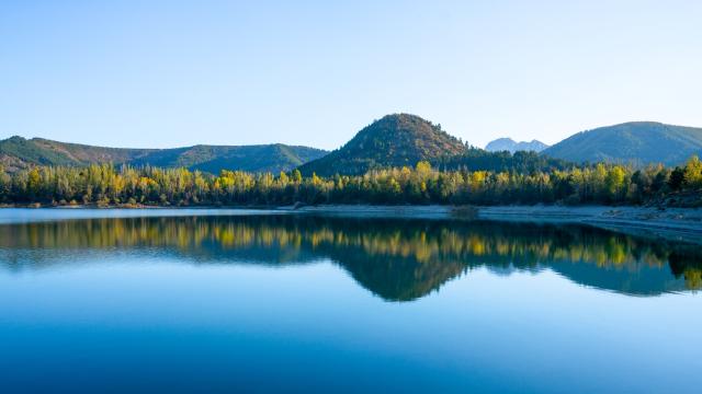 Gölcük Tabiat Parkı'nda sonbahar güzelliği