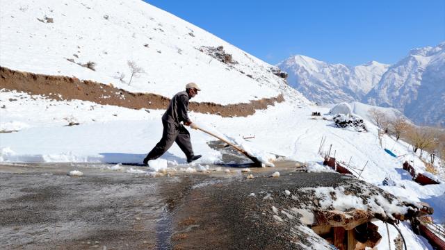 Hakkari'de kar etkili oldu