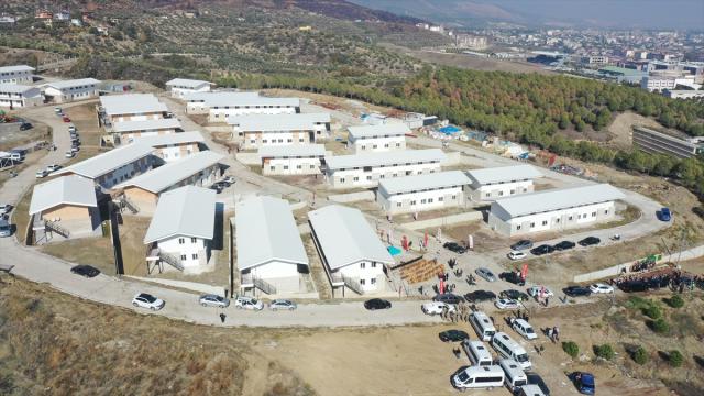 Hatay'da 100. Yıl Köyü Projesi'nde tamamlanan son evlerin anahtarı teslim edildi