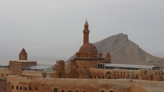 İshak Paşa Sarayı'nda ara tatil yoğunluğu yaşanıyor