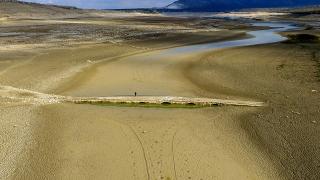 Barajda su çekildi, 600 yıllık köprü yeniden ortaya çıktı