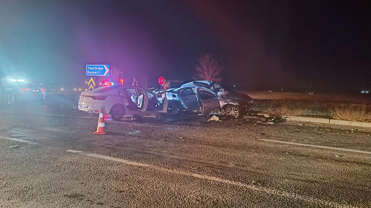 Niğde’de iki otomobil çarpıştı: 3 ölü, 6 yaralı