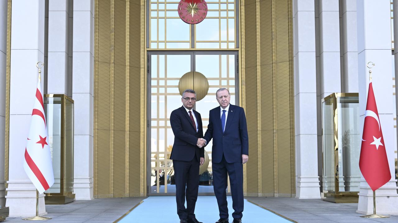 Cumhurbaşkanı Erdoğan, KKTC Cumhurbaşkanı Erhürman’ı resmi törenle karşıladı