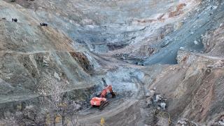 Sivas'ta demir madeni ocağında göçük altında kalan kişiyi arama çalışması sürüyor