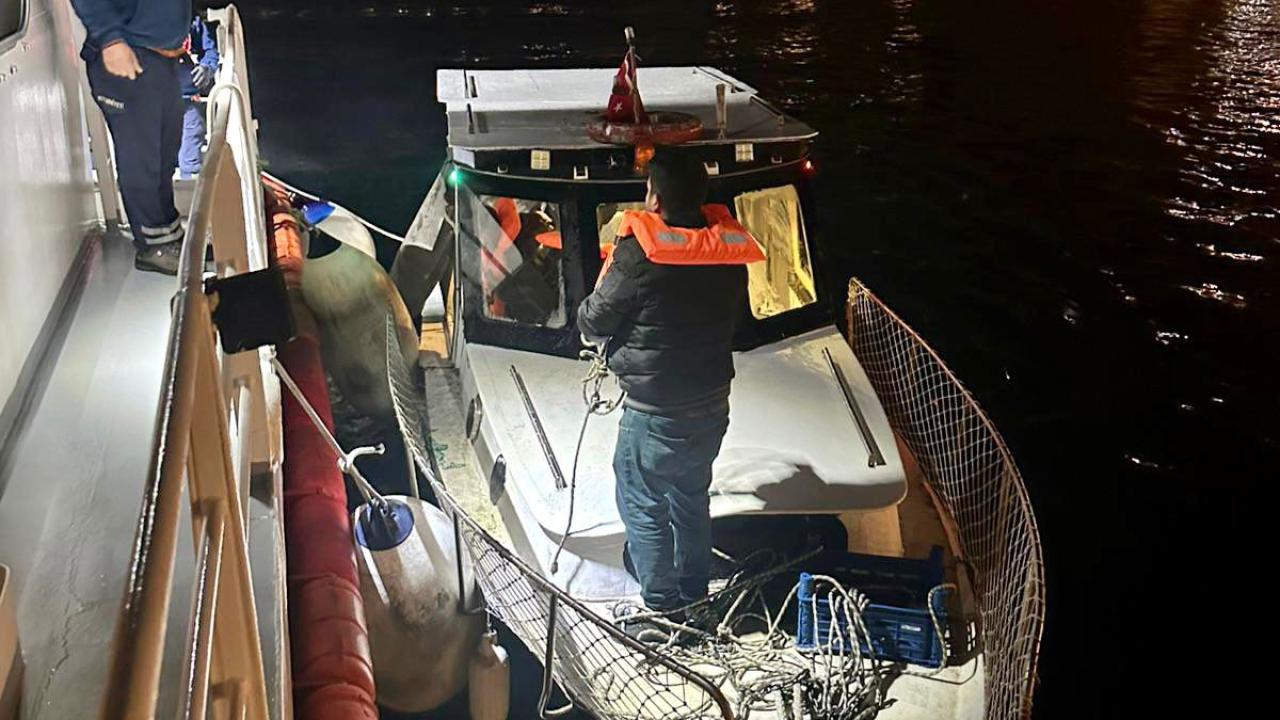 Boğazda arızalanan tekne kurtarıldı