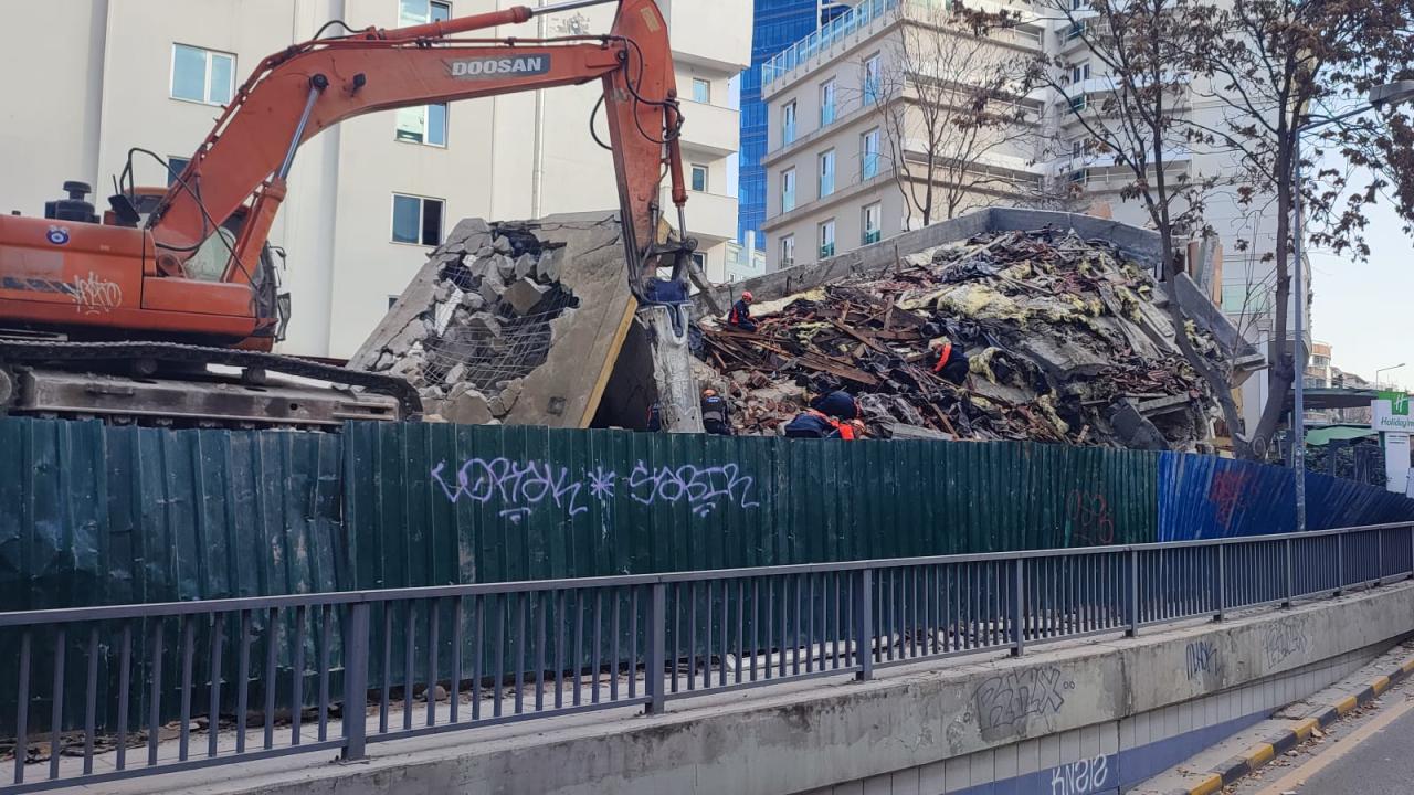 Ankara’da kontrollü yıkımı yapılan bina çöktü