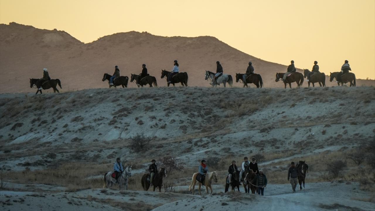 Kapadokya’da arazi araçları ve atlarla yapılan turlar ilgi görüyor