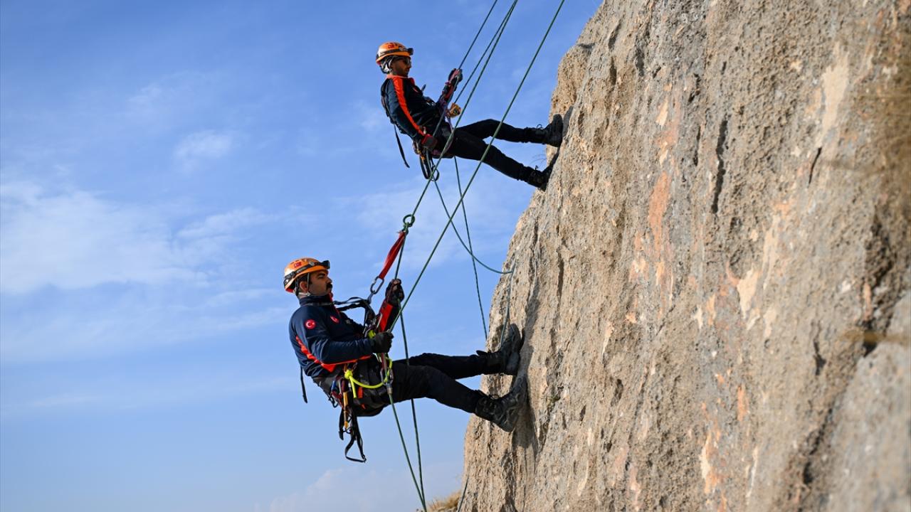 "Eğitimler bizi profesyonel hissettiriyor"