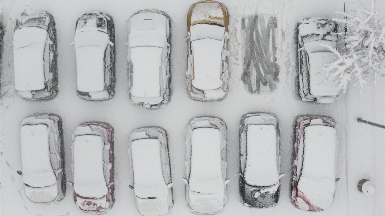 Polonya'nın güney kesimlerinde kar fırtınası etkili oldu