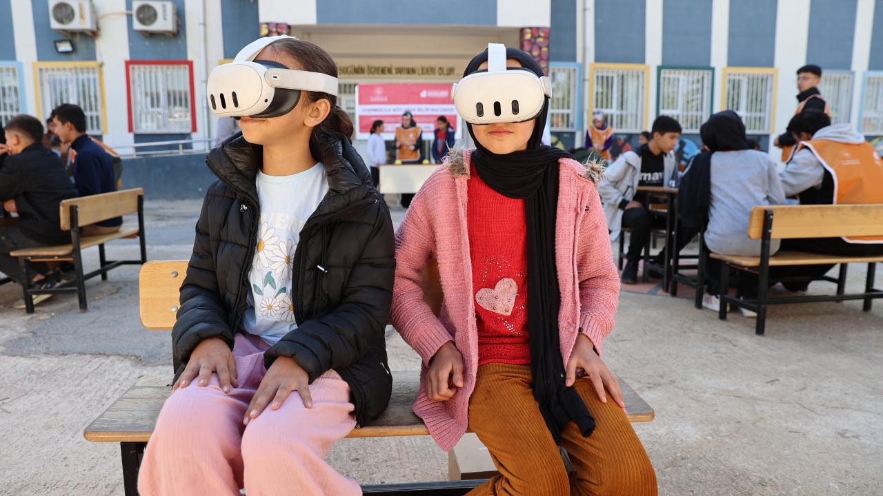 Öğretmenler kırsaldaki öğrencilere bilim ve teknoloji taşıyor