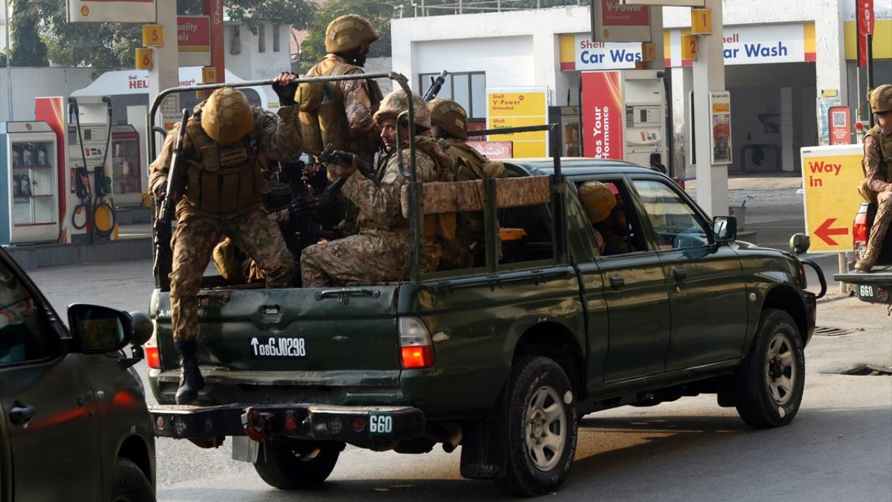 Pakistan'da jandarma karakoluna saldıran teröristlerin etkisiz hale getirildiği bildirildi
