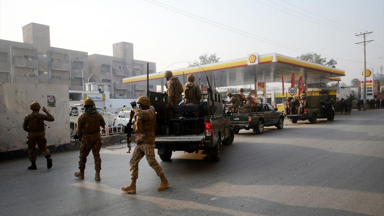 Pakistan'da jandarma karakoluna saldıran teröristlerin etkisiz hale getirildiği bildirildi