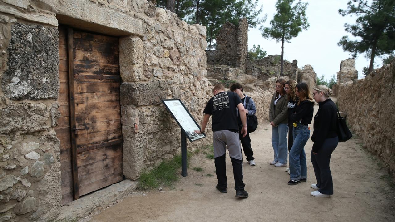 Ziyaretçiler Romalılar ile aynı seviyede yürüyecek