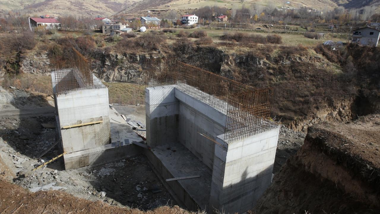 Bitlis-Tatvan çevre yolunda çalışmalar sürüyor