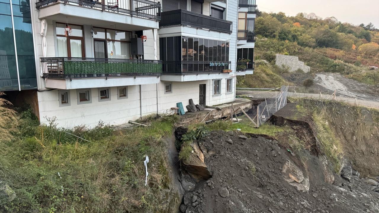 Bartın'da inşaat alanında göçük: Yan apartman tahliye edildi