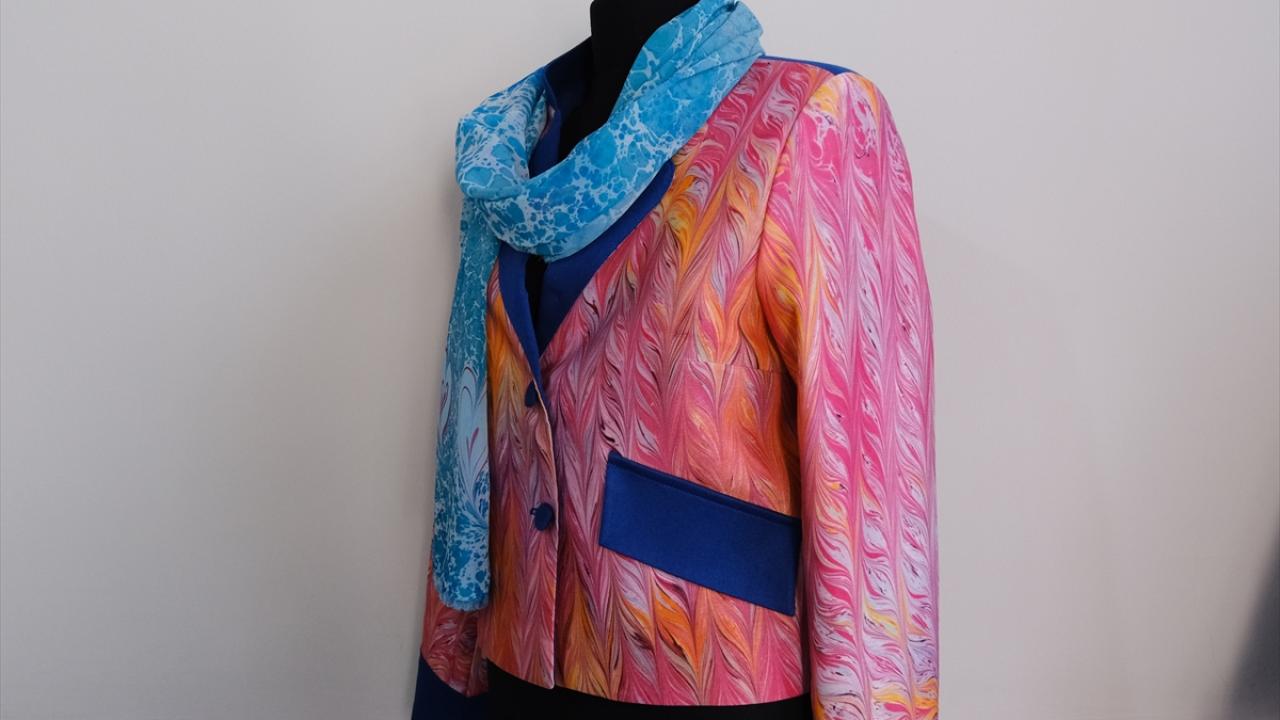 Çorum'da eskiyen kıyafetler ebru desenleriyle yenileniyor