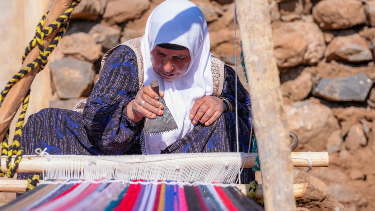 "El dokuma kilimler daha güzel oluyor"
