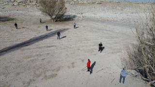 Aksaray'da köylüler geleneksel çelik-çomak oyunu oynamayı sürdürüyor